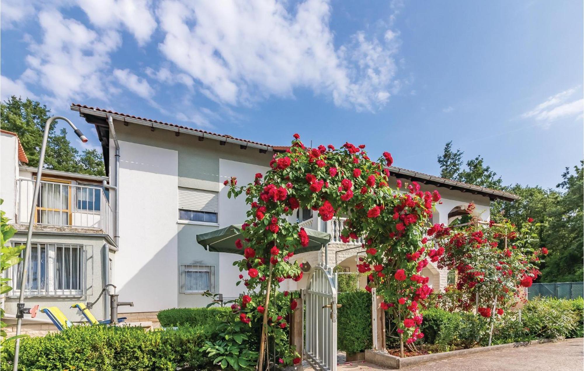 3 Bedroom Awesome Apartment In Pavicini Exterior photo